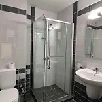 Local Hotel, Bw Signature Collection 班斯科