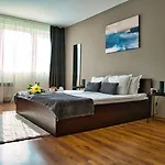 Local Hotel, Bw Signature Collection 3* 班斯科