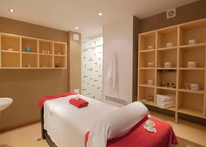 Local Hotel, Bw Signature Collection