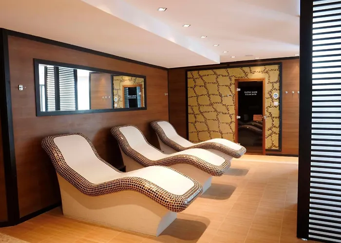 Local Hotel, Bw Signature Collection 3*