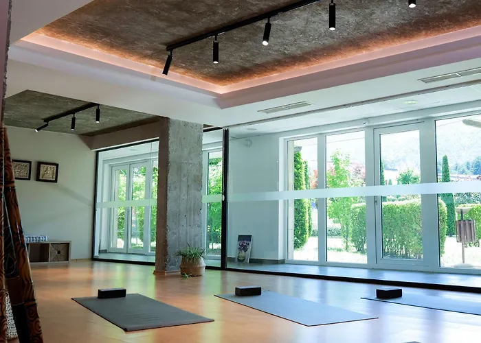 Local Hotel, Bw Signature Collection